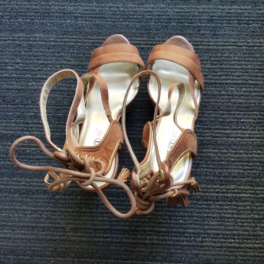 Shoes - Picture 2 of 4